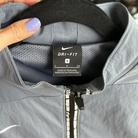 Nike F.C. Cropped Windbreaker - Picture 5 of 5